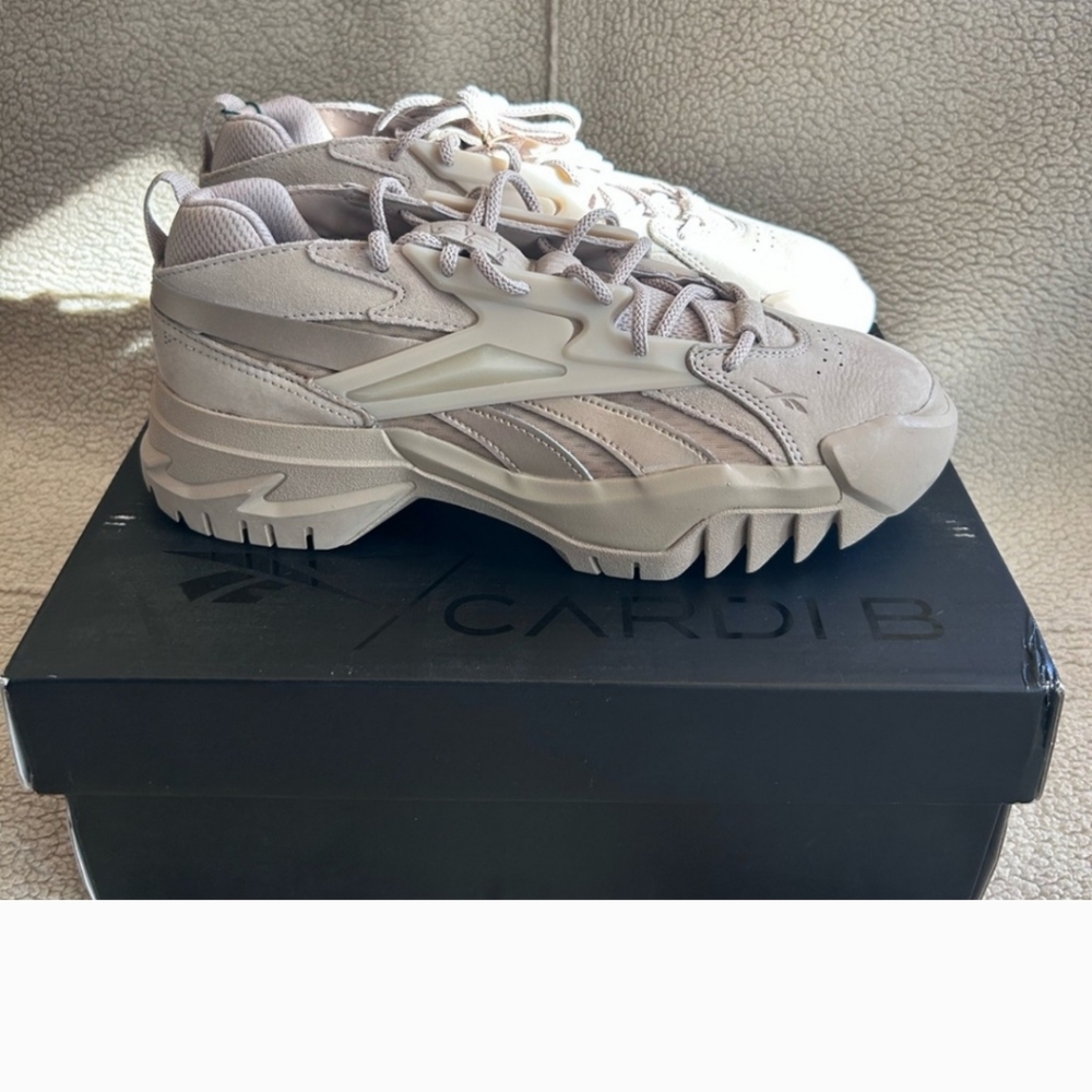 Cardi B Club C V2 - Modern Beige - 9.5W -